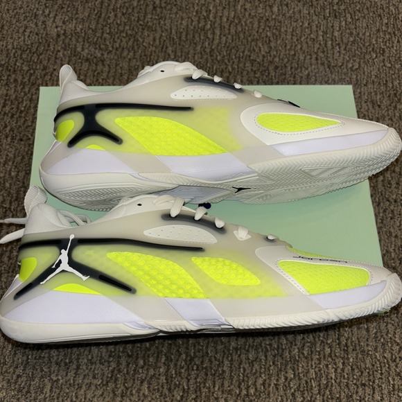 New Air Jordan Heir Basketball Shoes - Color - Sail/Black/Volt - Size 11 - Picture 2 of 16